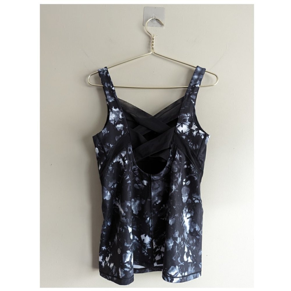 Lululemon Rise and Flow TankLululemon Rise and Flow Tank - Picture 9 of 13